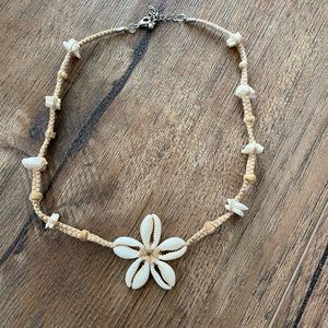 90’s pukka shell necklace with star pattern shell center. 18in maximum length.